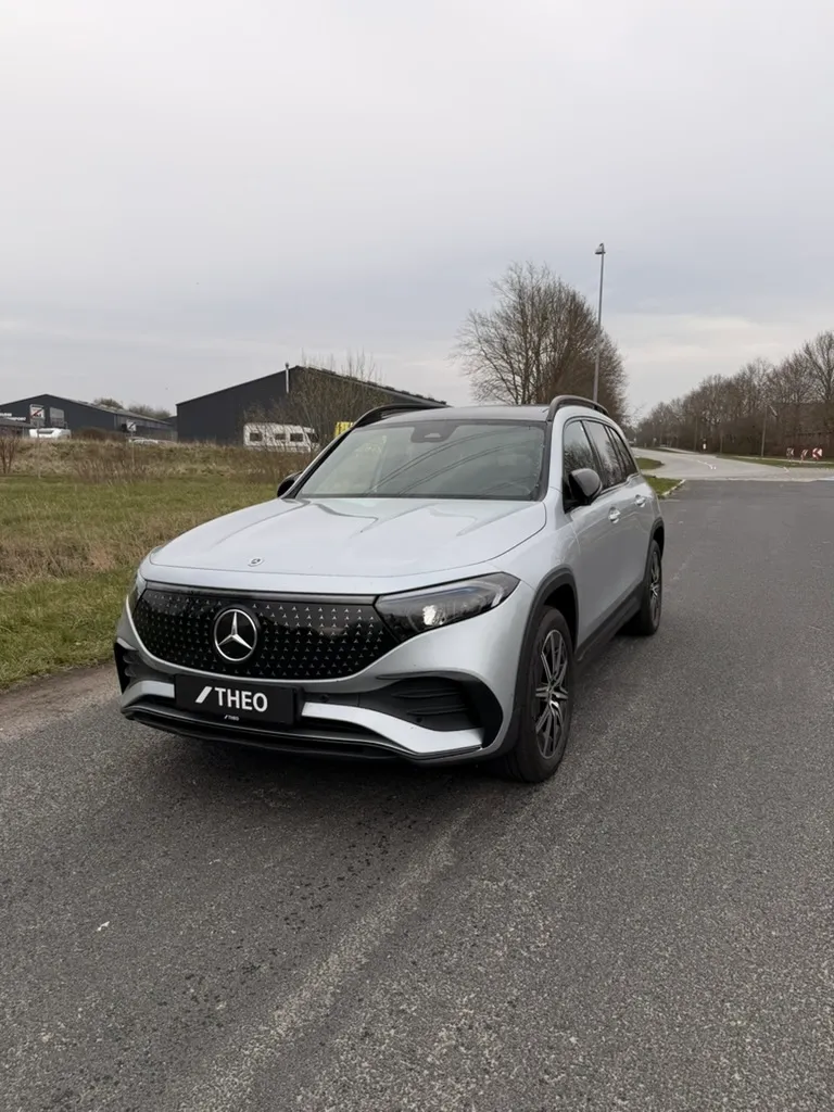 Mercedes-Benz EQB 250+ AMG Line Sølv – solgt af THEO Import