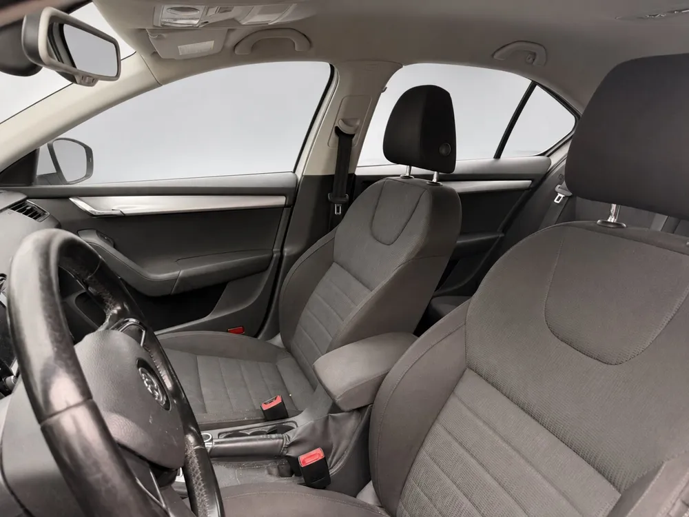 Skoda Octavia 2,0 TDI 150 Elegance Hvid – til salg hos THEO Import