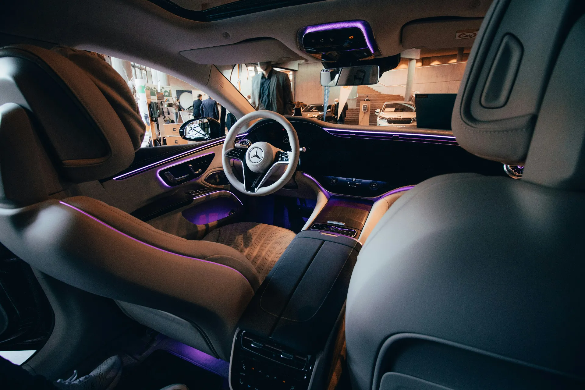 Interiør i en Mercedes med ambient lys